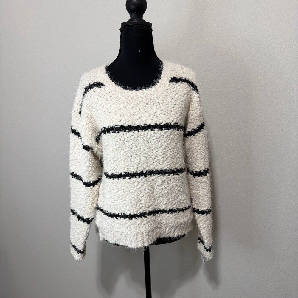 🔥SALE🔥NWT Amadi Striped Women's Sweater in Black and White